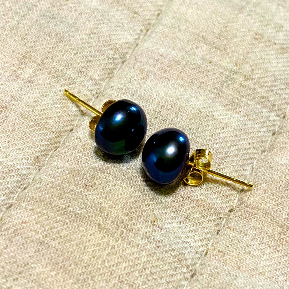 Peacock freshwater pearls